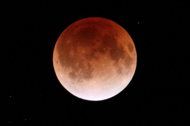 total-lunar-eclipse-02-large.jpg